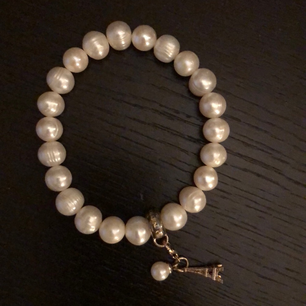 Faux pearl bracelet with Eiffel Tower charm